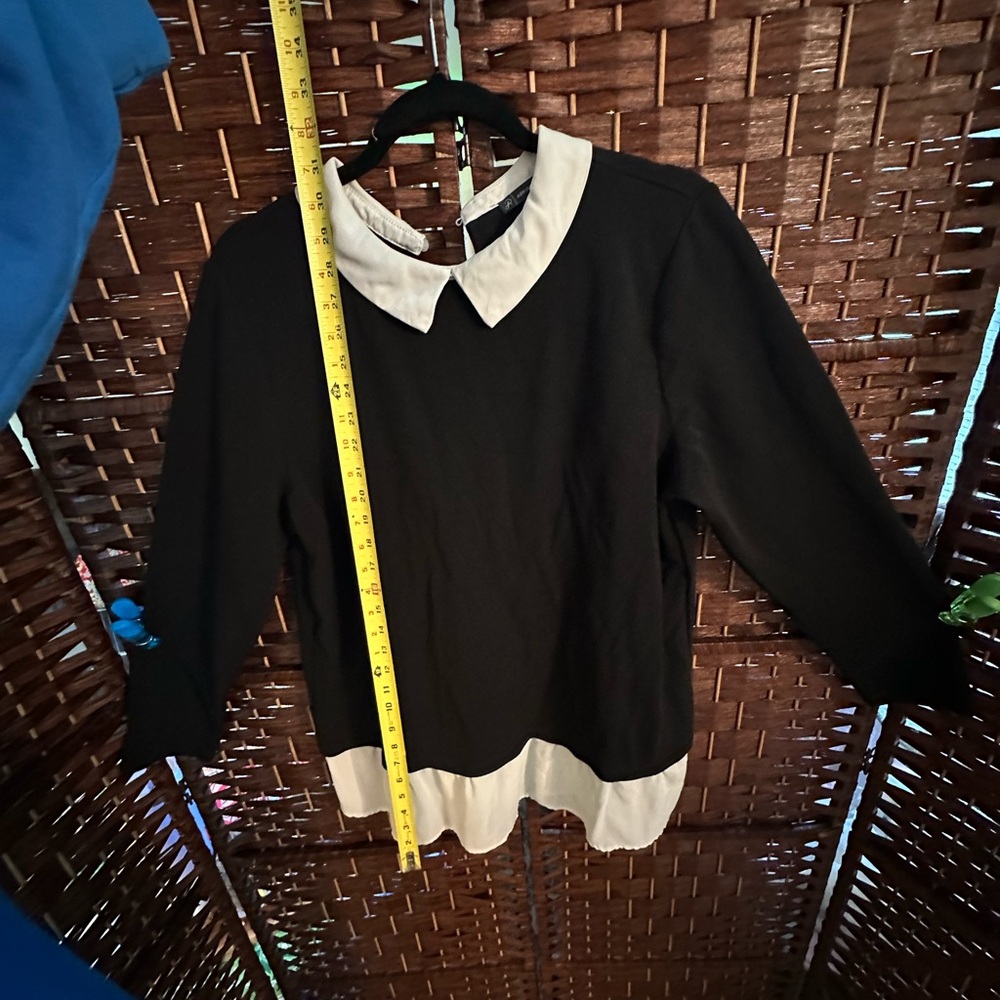 Adrianna Papell Dress Blouse with White collar and trim - Picture 2 of 6